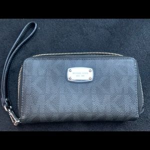 Michael kors wallet/wristlet